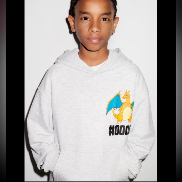 CHARIZARD POKÉMON TM @ NINTENDO SWEATSHIRT - Picture 5 of 5